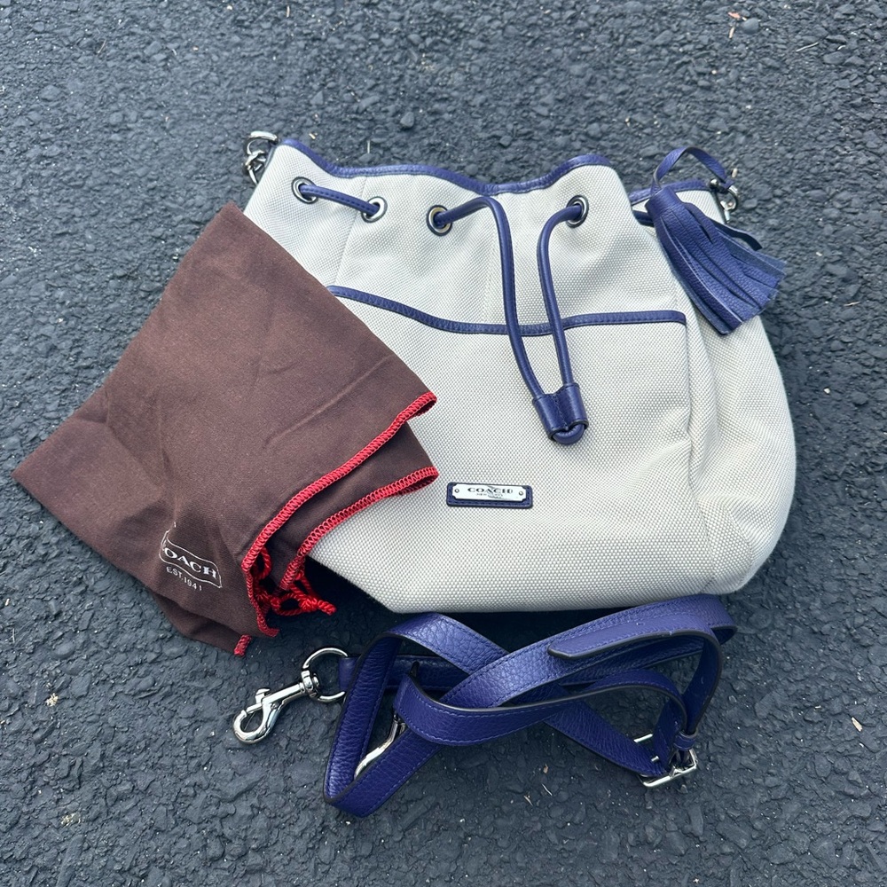 Rare Coach Avery 28913 canvas drawstring Stoney cream navy trim bucket bag